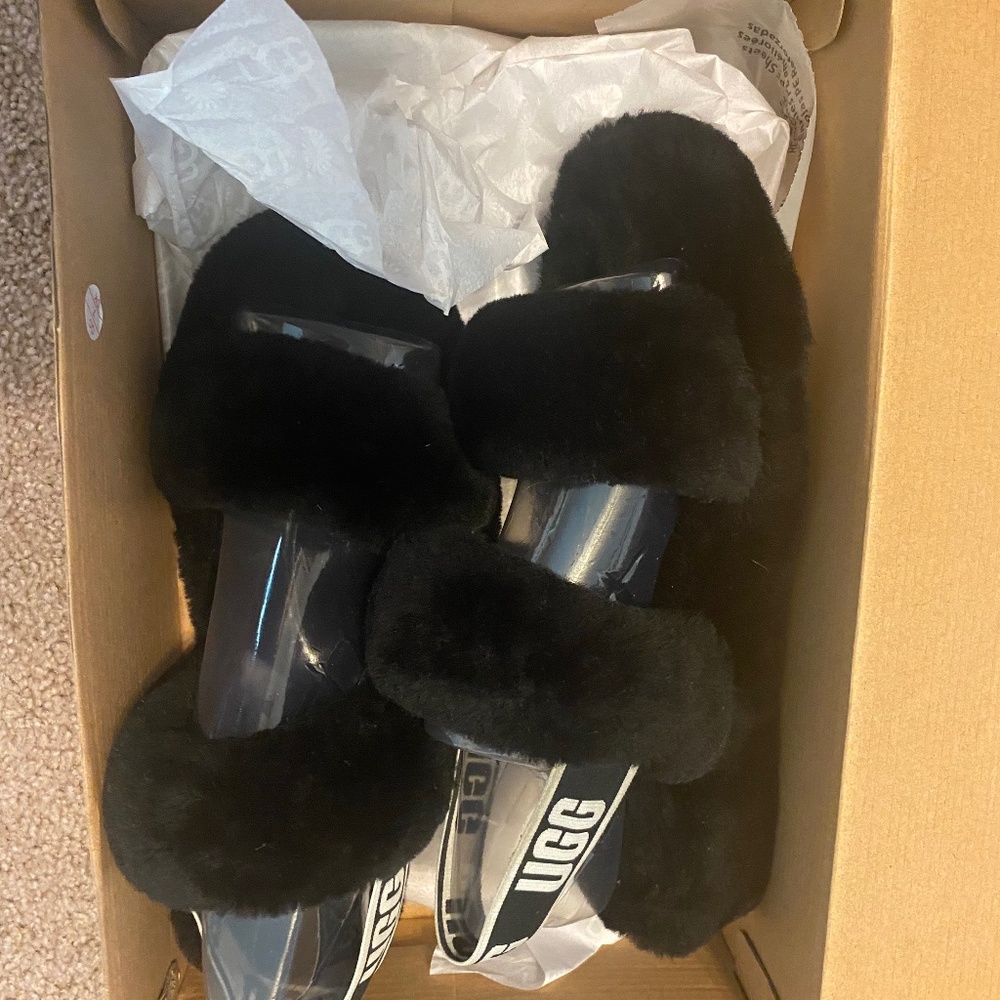 Ugg sandals size 9